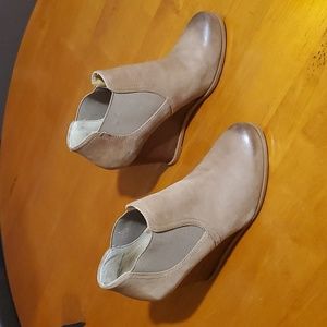 Audrey Brooke Cindy Chelsea Wedge Ankle Boots Size 7.5